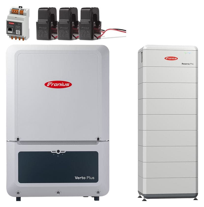 Fronius Verto Plus inverter, et Fronius Reserva Pro batteritaarn, Fronius Smart Meter IP og tre stroemtransformere